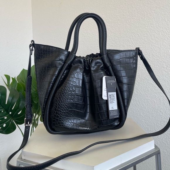 🌼VEGAN LEATHER Black Crossbody Bag🌸 - Picture 3 of 7